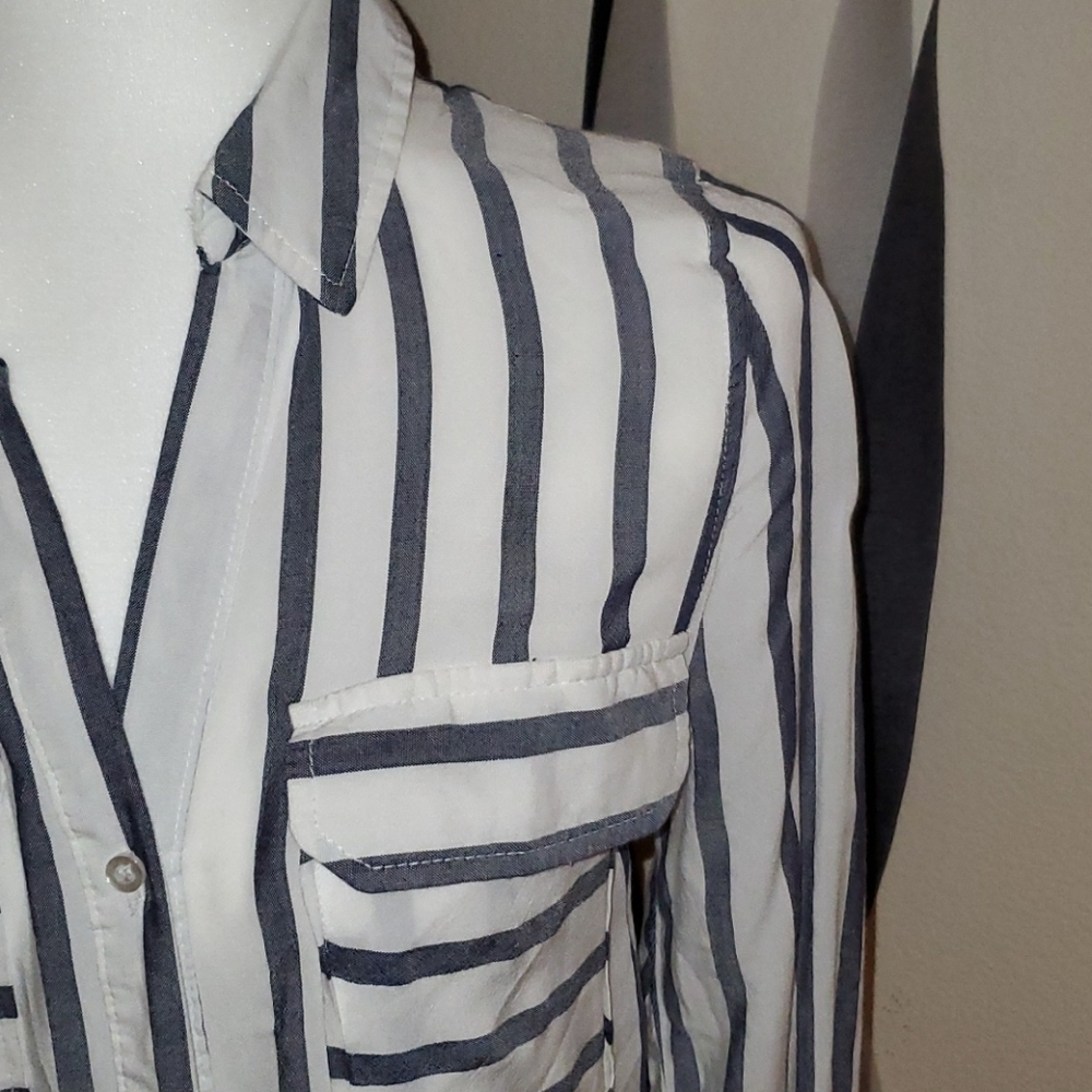 Button down, striped. - Picture 2 of 4
